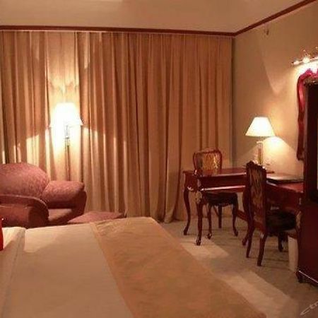 Mandarin Hotel Yunnan Кунмин Екстериор снимка